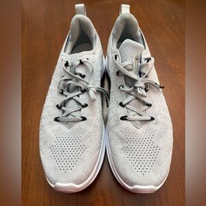 NWOT Men's Under Armour Gray Velociti 3 Running Shoes 11
